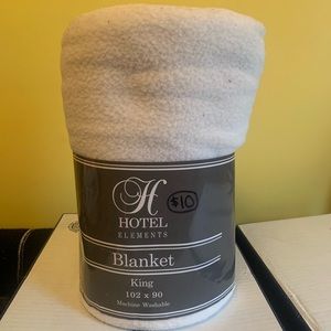 Hotel Elements King Size Fleece Blanket